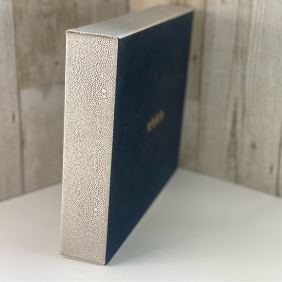 HofferRuffer - Deco Tray - Cream Shagreen - Picture 5 of 8